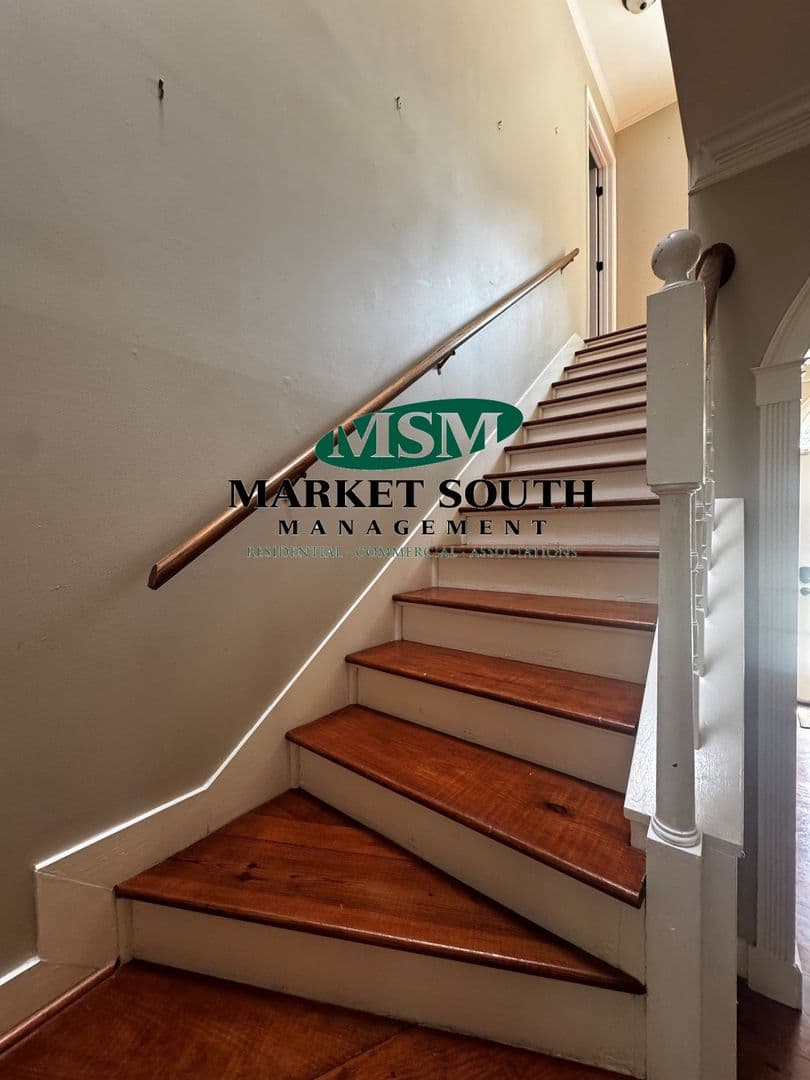 Savannah House: 12 Ardsley Court