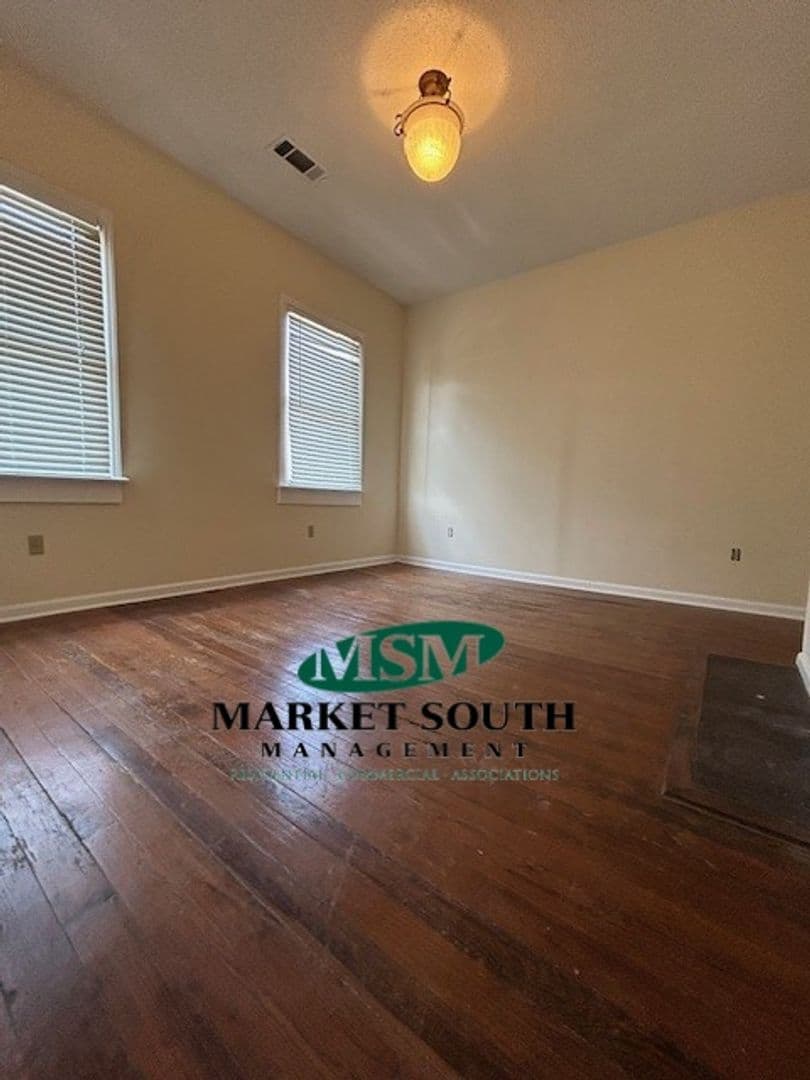 Savannah Apartment: 212 E Anderson Street