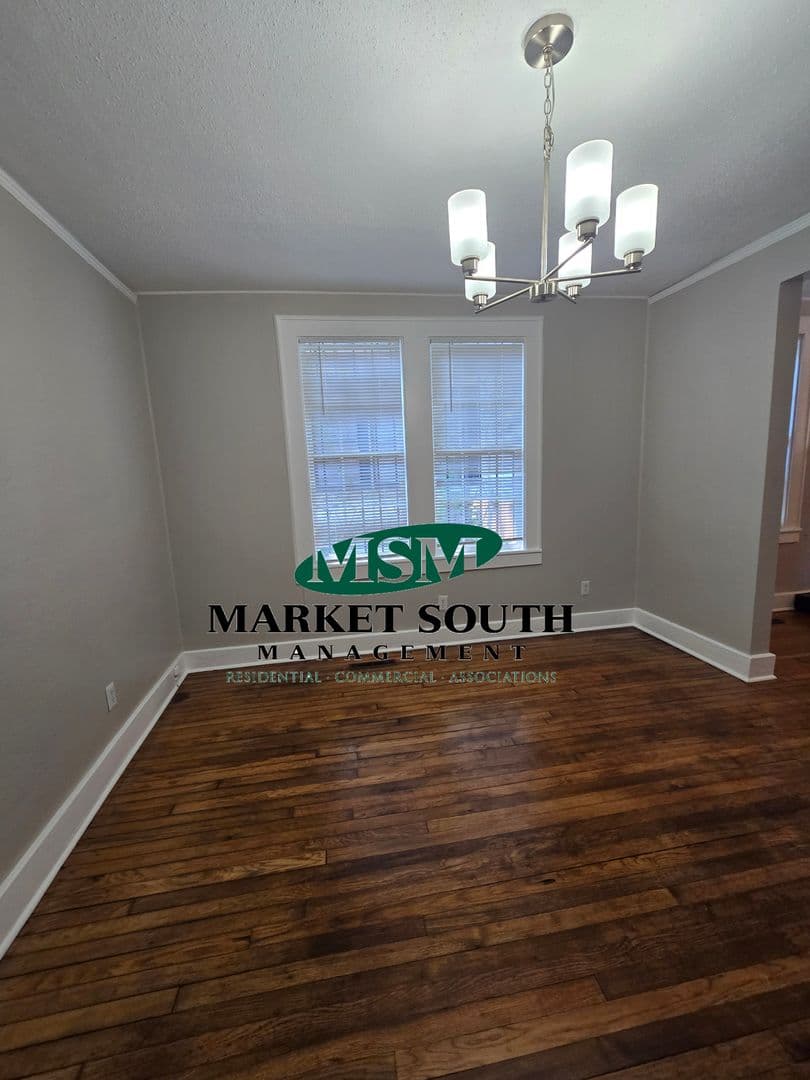 Savannah House: 7 E. Victory Drive