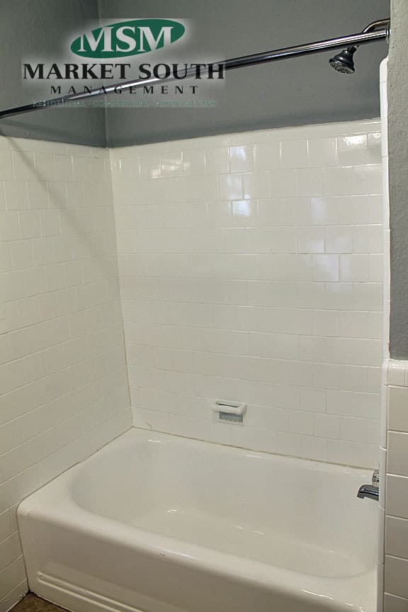 Savannah House: 7 E. Victory Drive