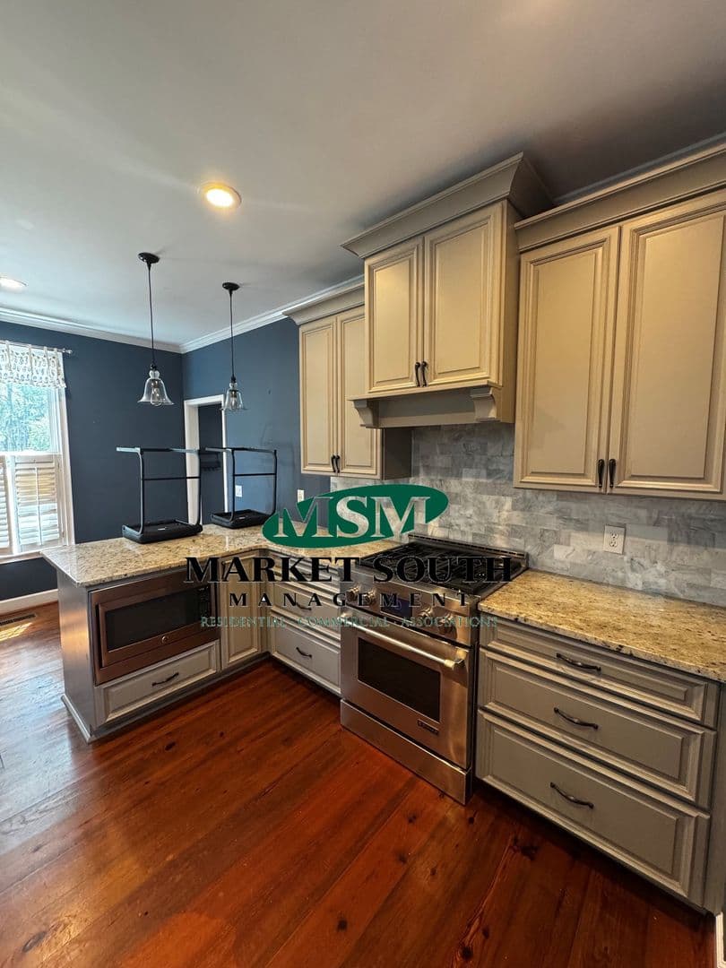 Savannah House: 12 Ardsley Court