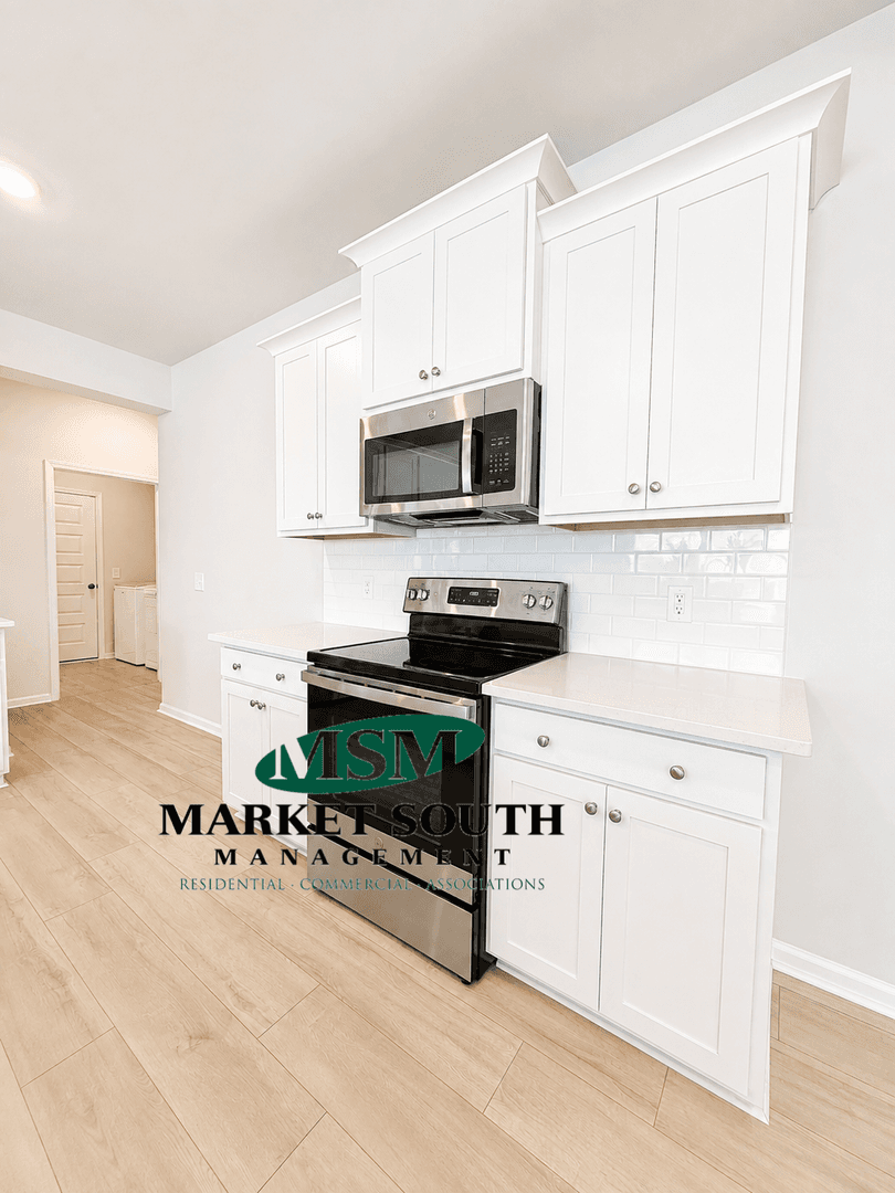Pooler House: 108 Holloway Hill