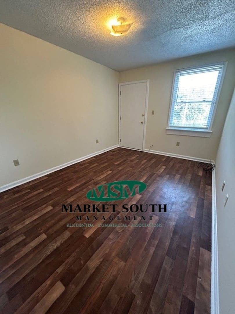 Savannah Apartment: 212 E Anderson Street