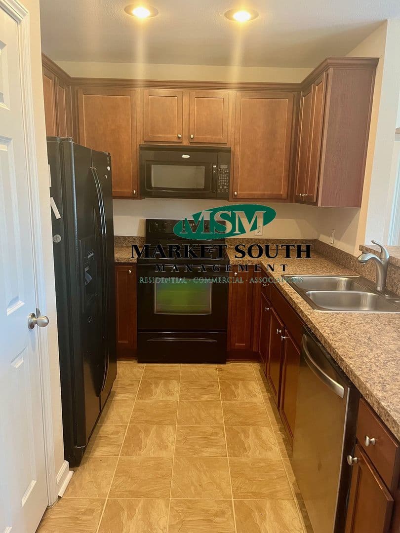 Savannah House: 48 Twin Oaks Place