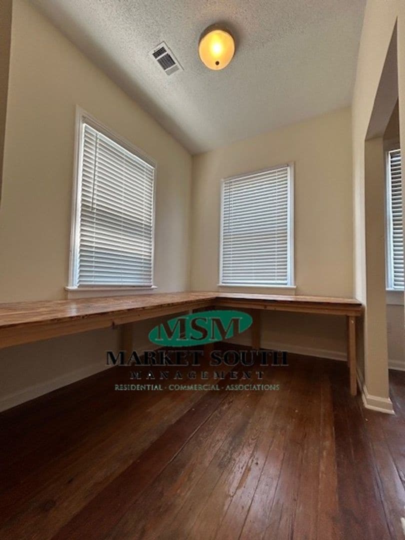 Savannah Apartment: 212 E Anderson Street