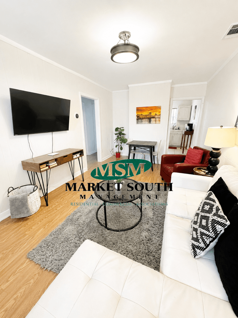 Savannah House: 317 W. Huntingdon Street