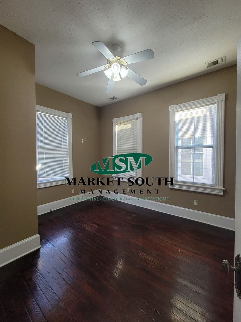 Savannah House: 2006 Habersham Street
