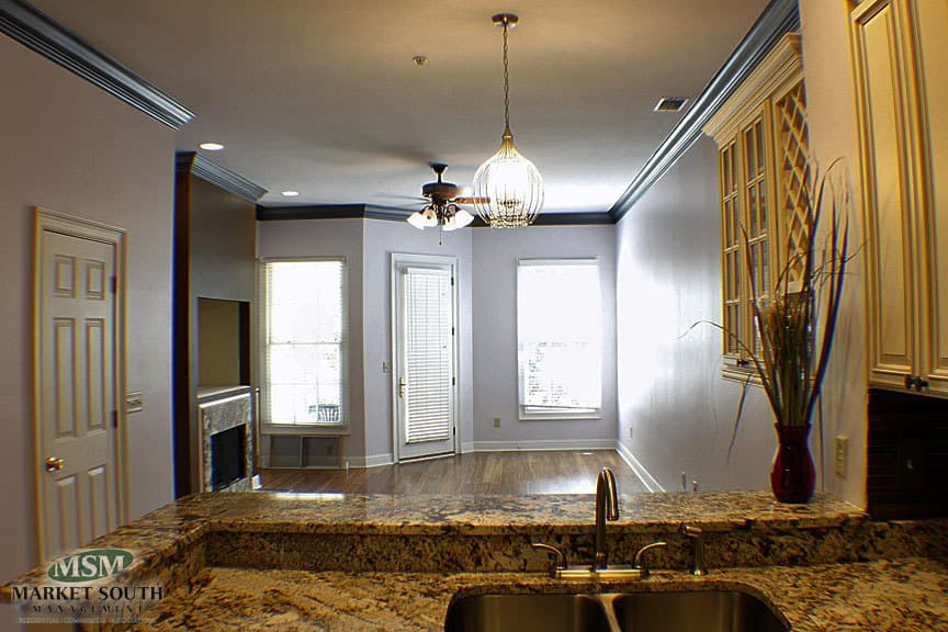 Savannah House: 335 W. Charlton Street
