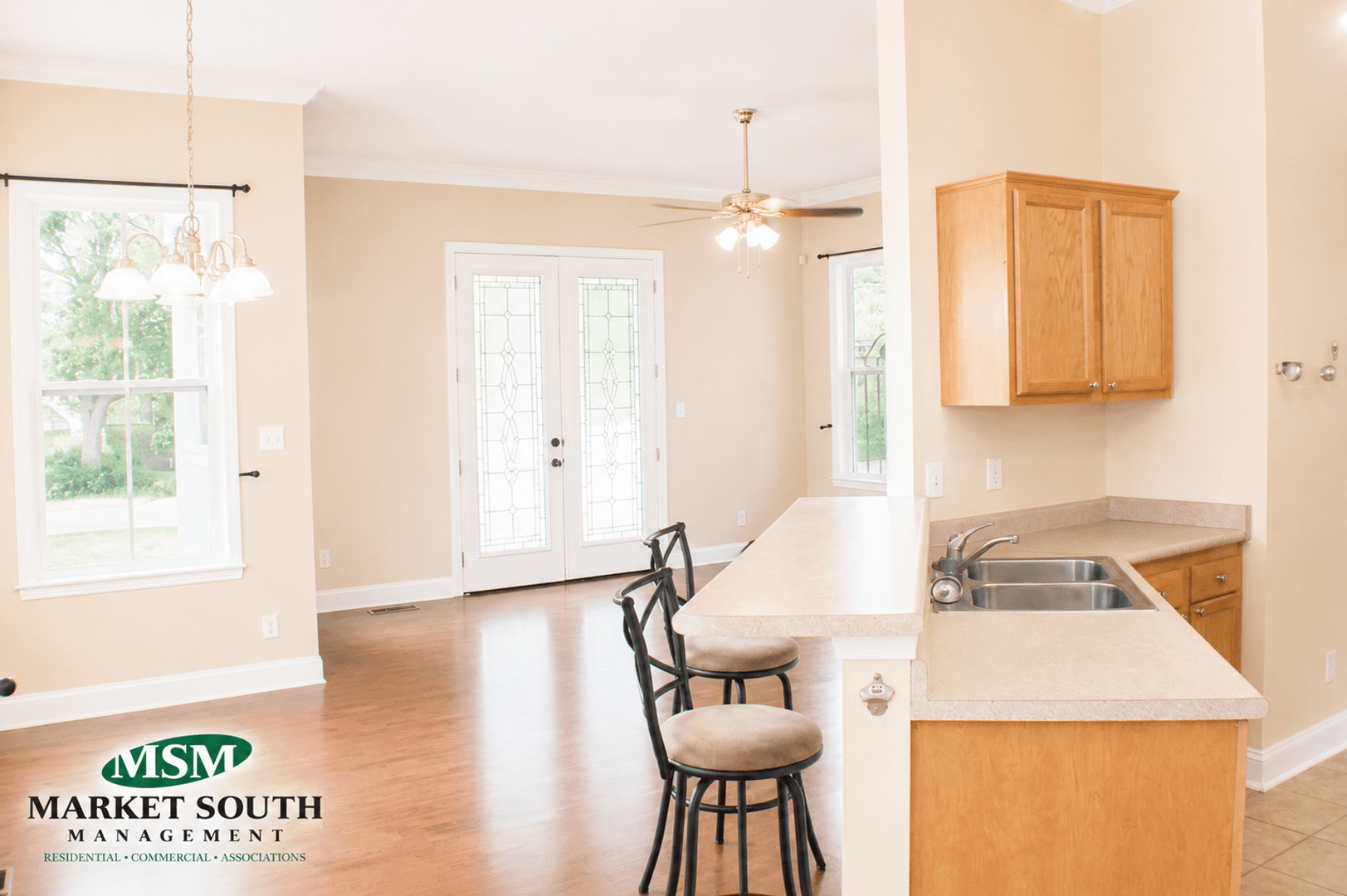 Savannah House: 727 E. Henry Street