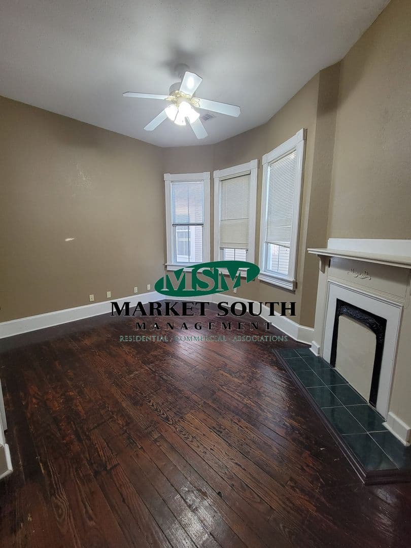 Savannah House: 2006 Habersham Street