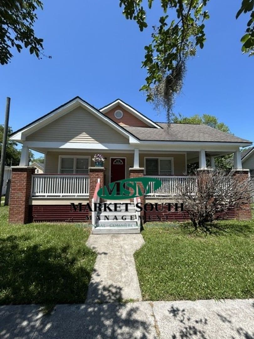 Savannah House: 738 E. Anderson Street