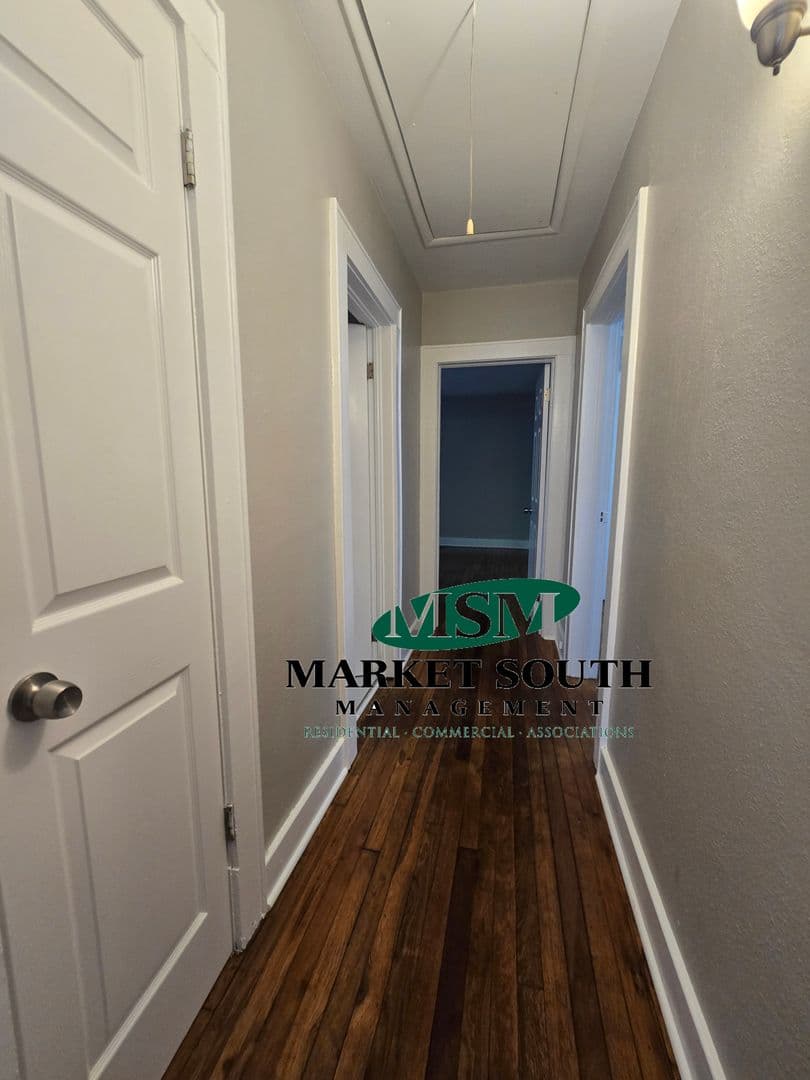 Savannah House: 7 E. Victory Drive