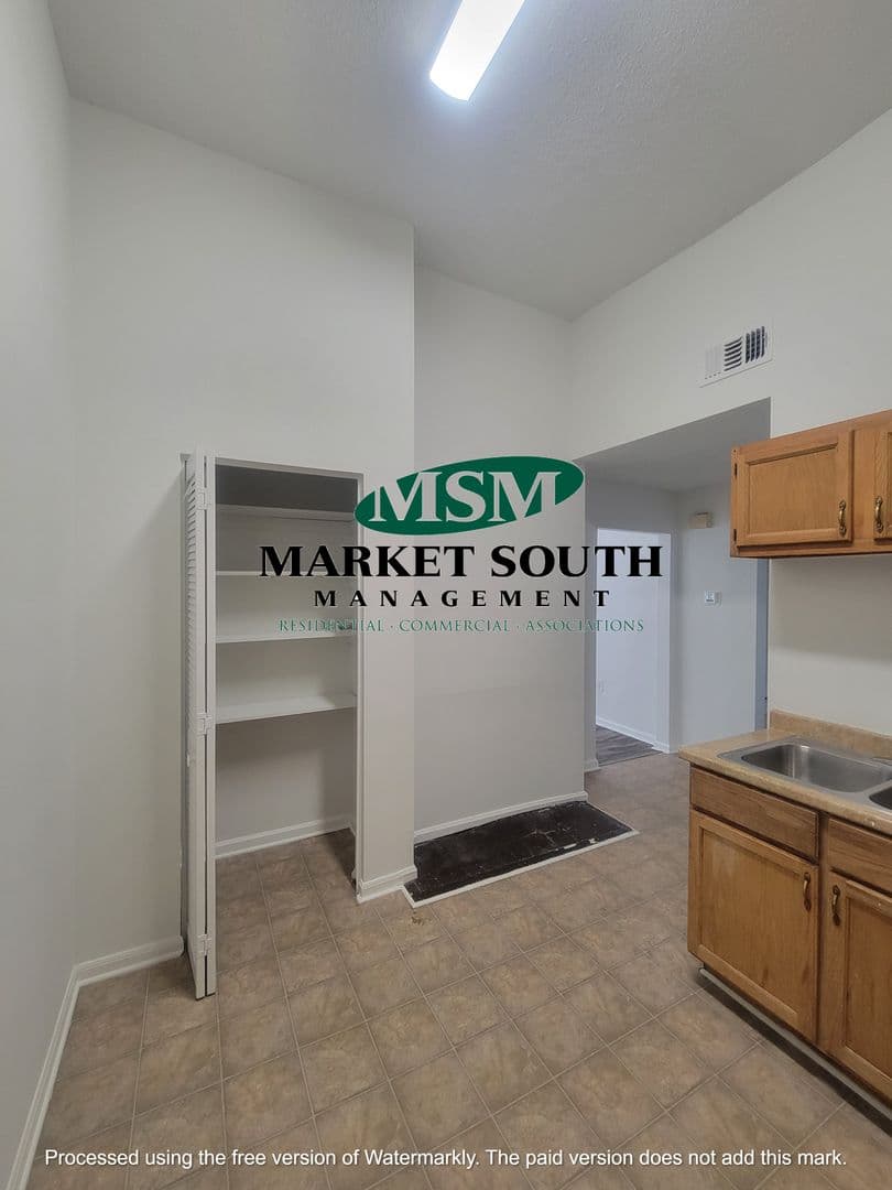 Savannah Apartment: 210 E. Anderson Street