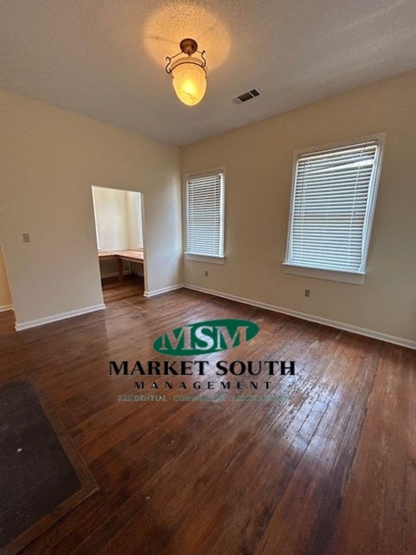 Savannah Apartment: 212 E Anderson Street