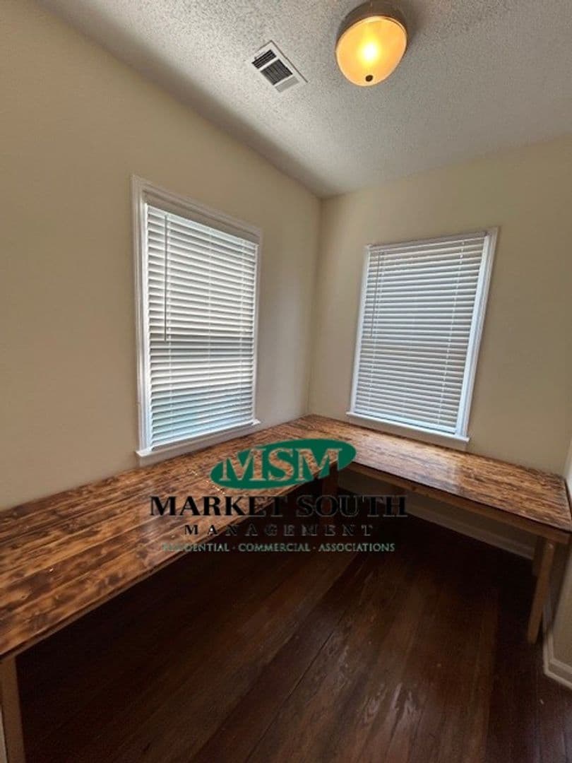 Savannah Apartment: 212 E Anderson Street