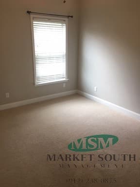 Savannah House: 1705 Lincoln Street