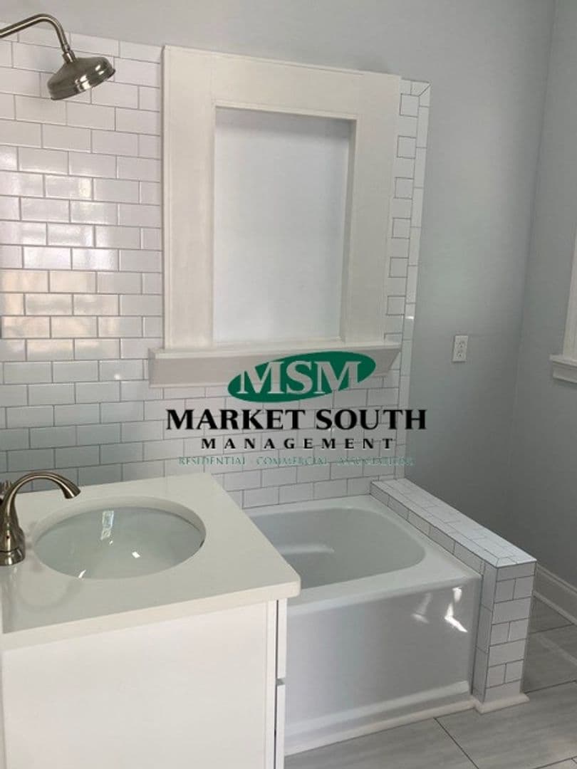 Savannah Apartment: 1415 Habersham Street