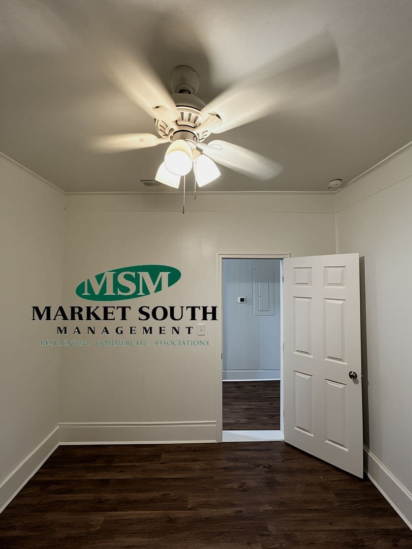 Savannah Apartment: 404 E. 31st Street