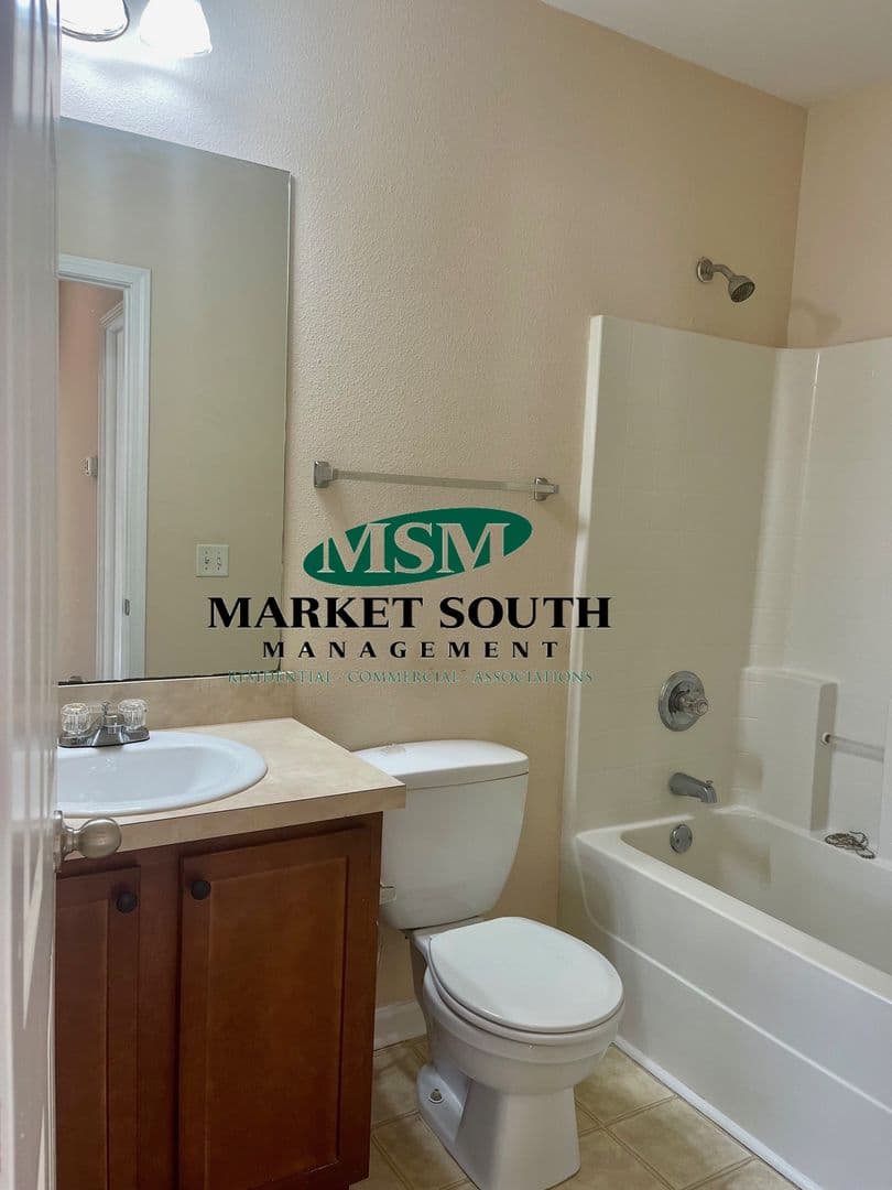 Savannah House: 48 Twin Oaks Place