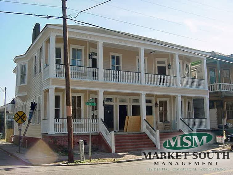 Savannah House: 2008 Habersham Street