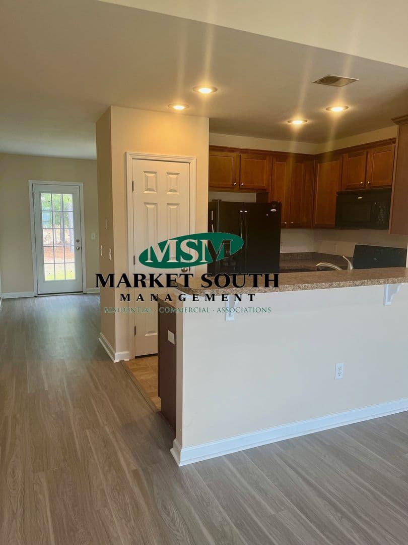 Savannah House: 48 Twin Oaks Place