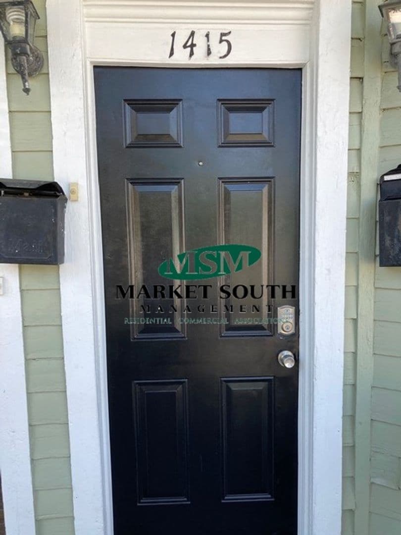 Savannah Apartment: 1415 Habersham Street