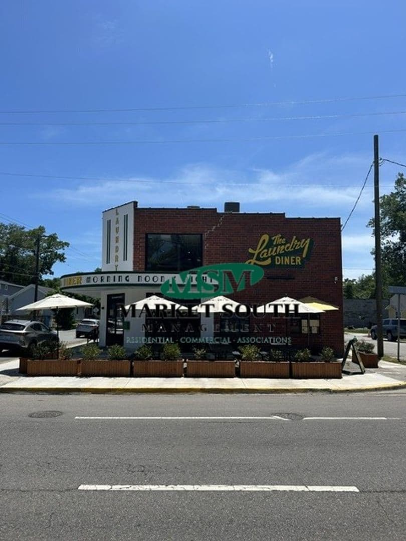Savannah House: 738 E. Anderson Street