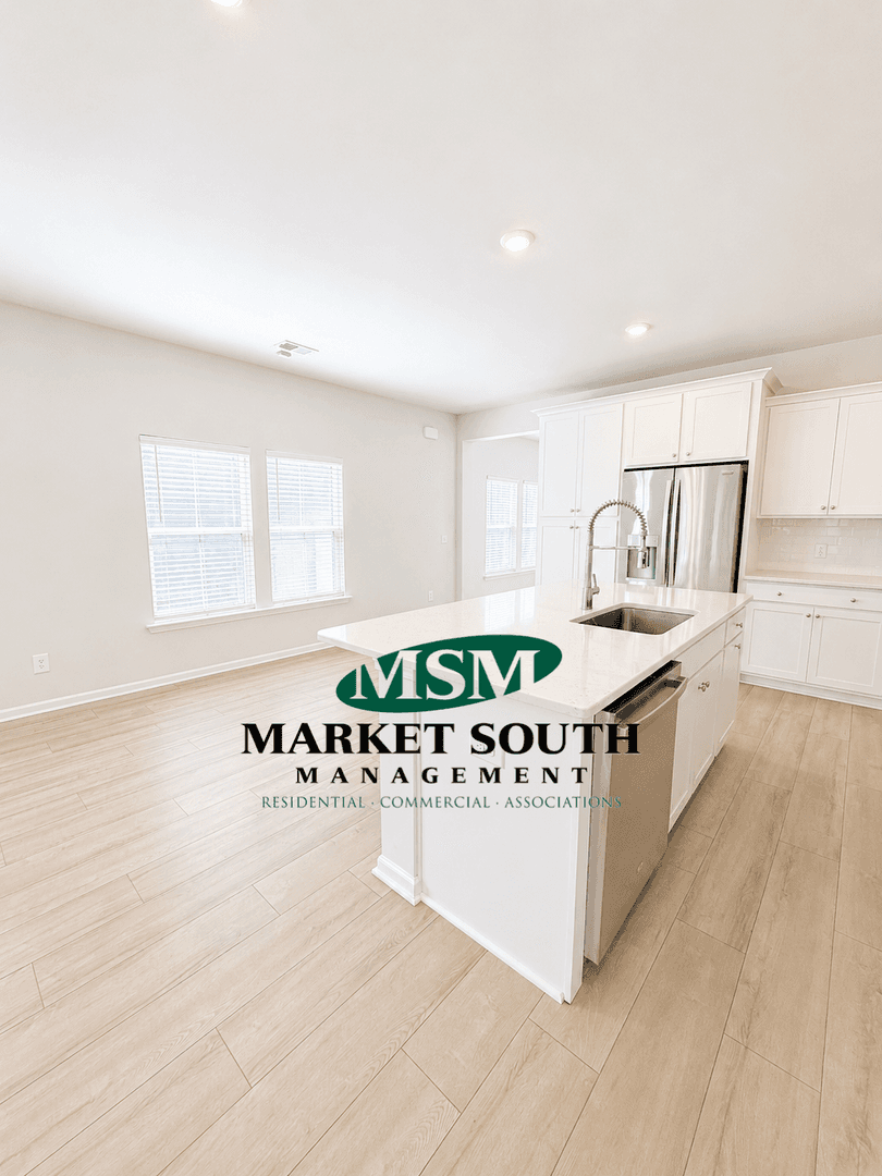 Pooler House: 108 Holloway Hill