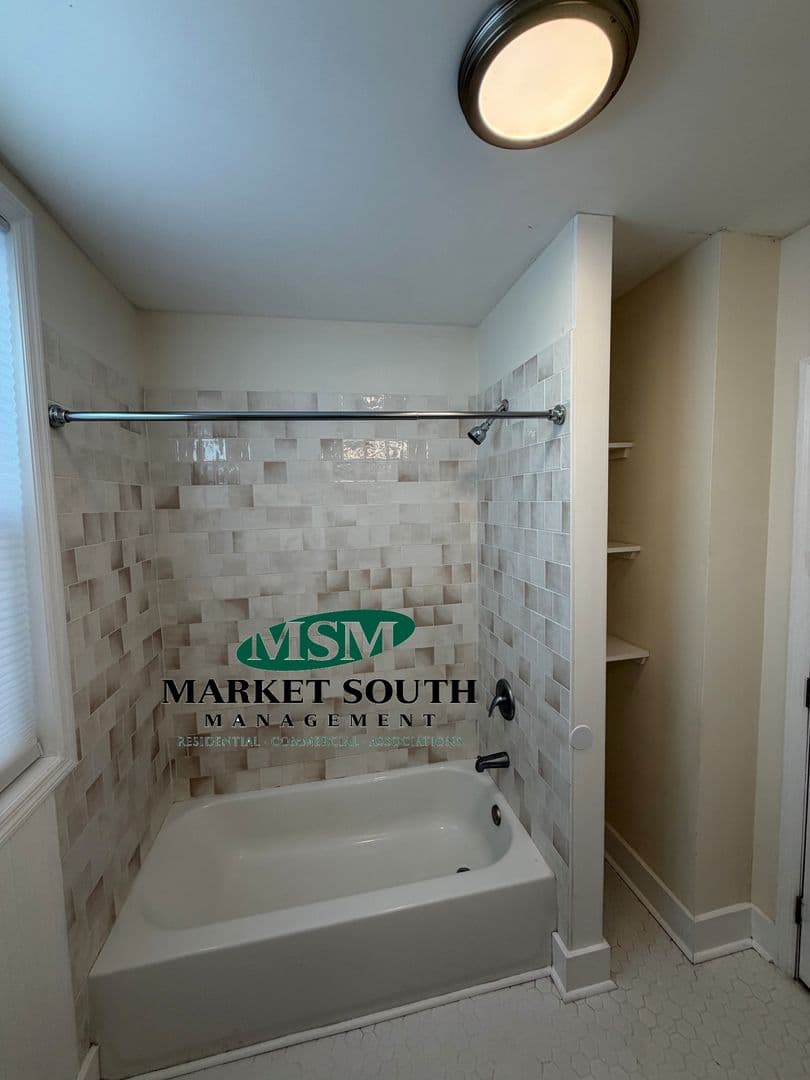 Savannah Apartment: 1016 E. Bolton Street
