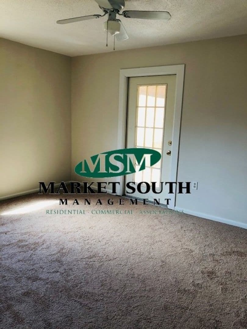 Savannah House: 306 Sandy Springs Road