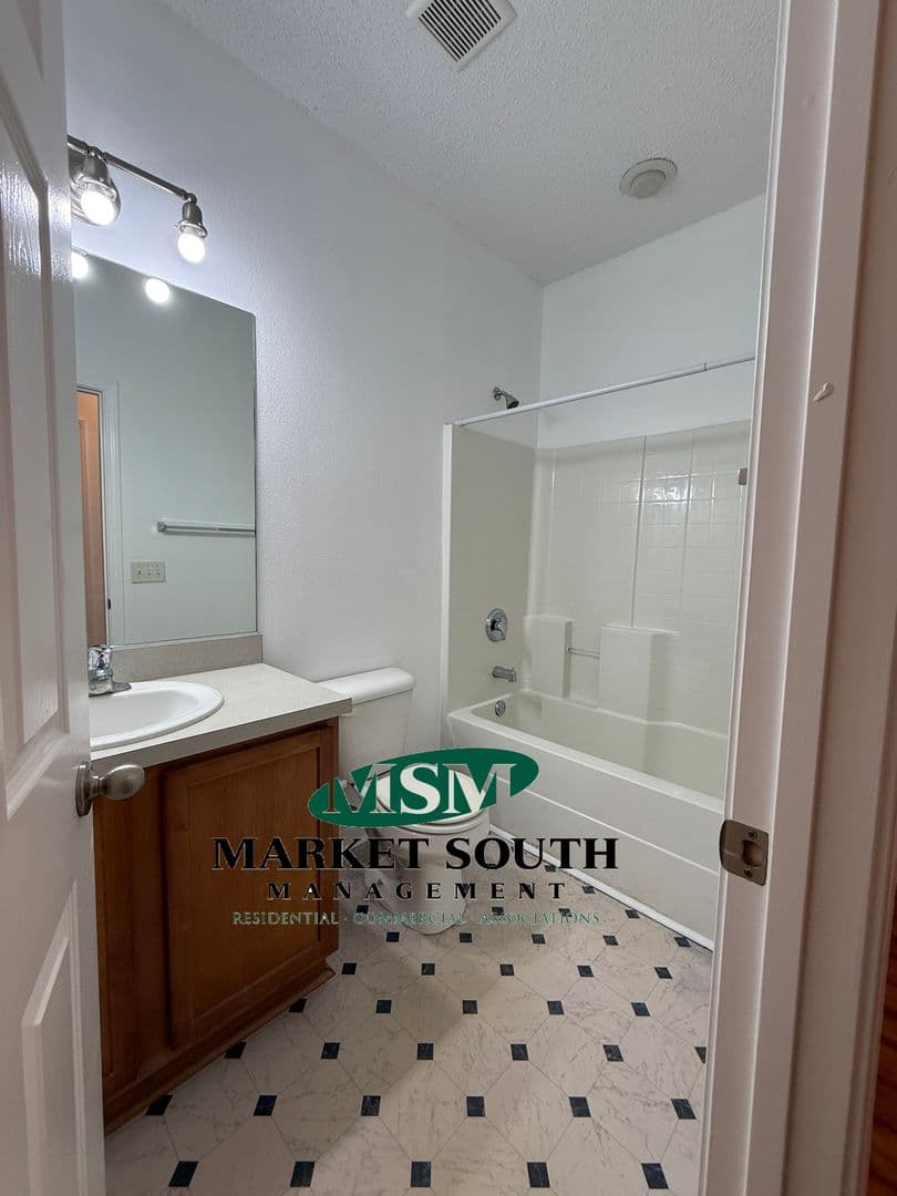 Savannah House: 10 Hartland Court