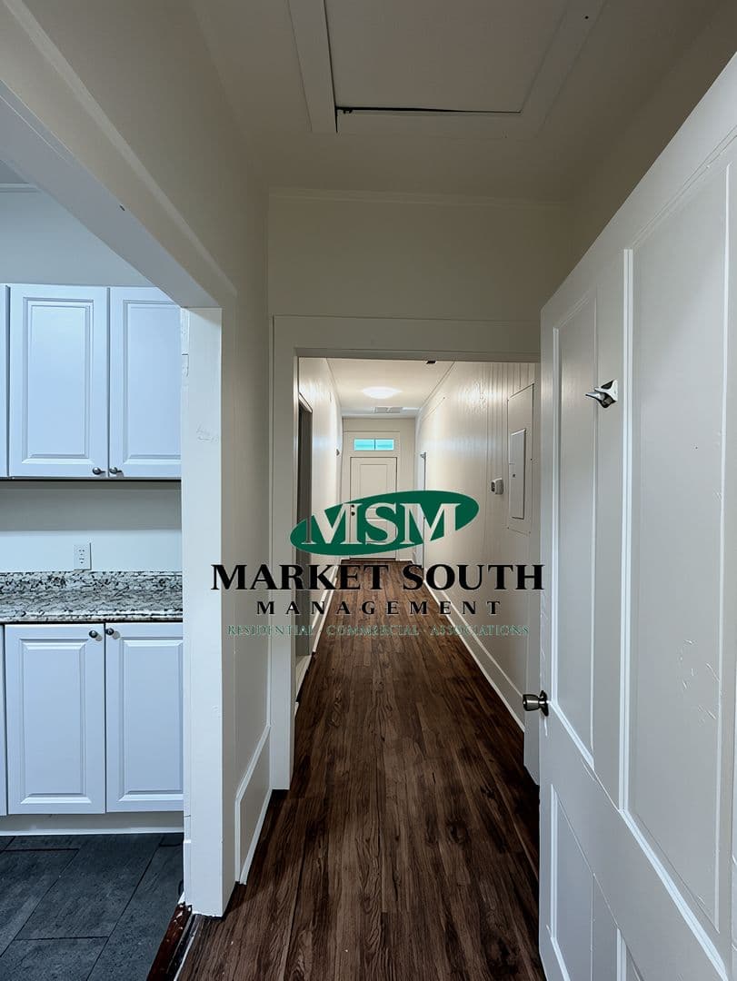 Savannah Apartment: 404 E. 31st Street