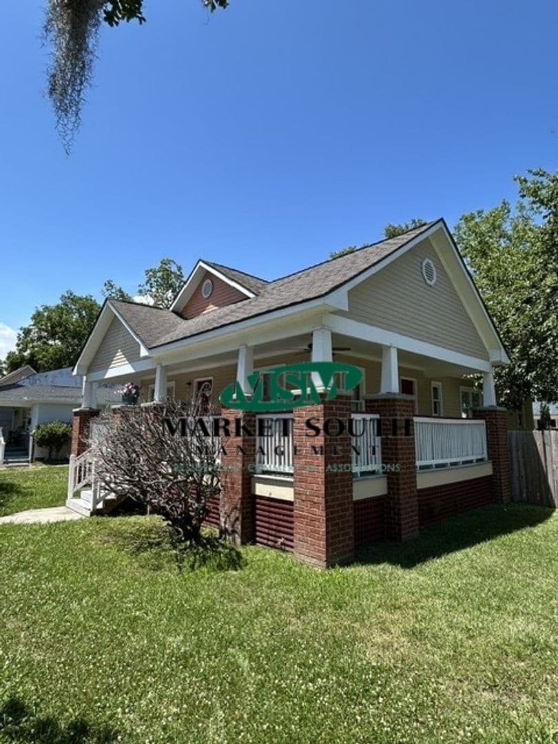 Savannah House: 738 E. Anderson Street