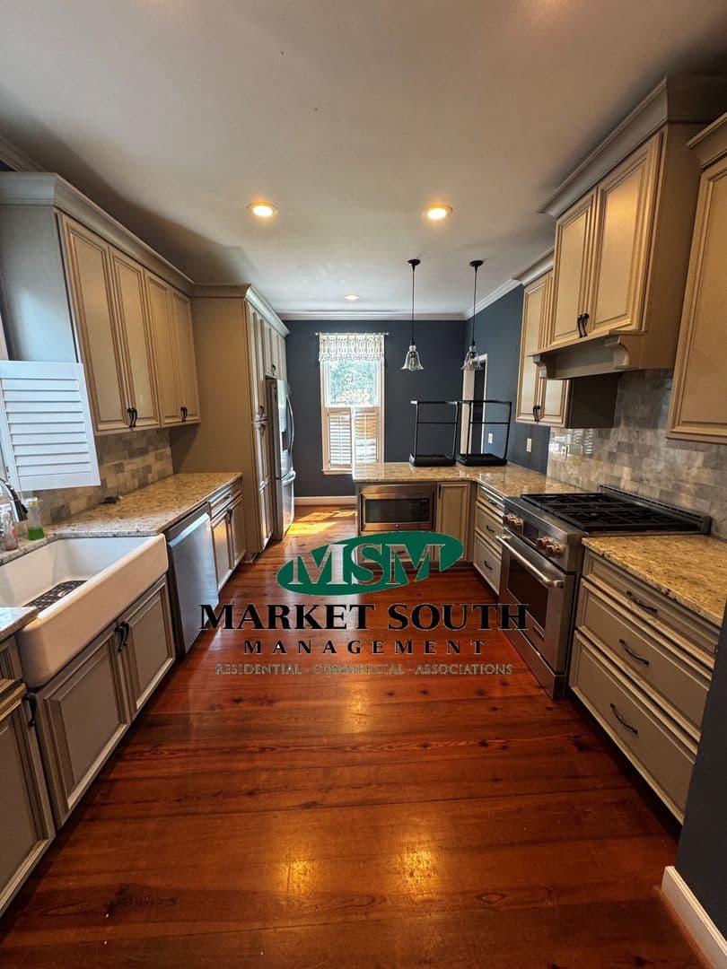 Savannah House: 12 Ardsley Court