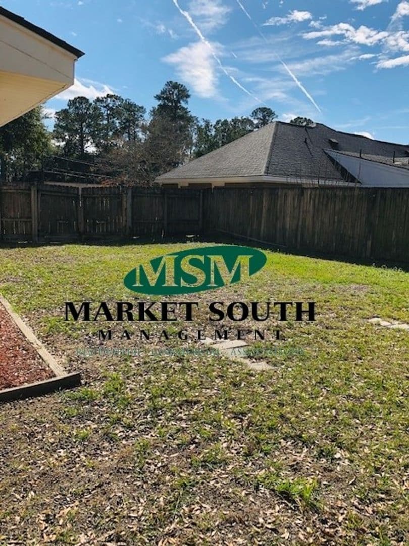 Savannah House: 306 Sandy Springs Road