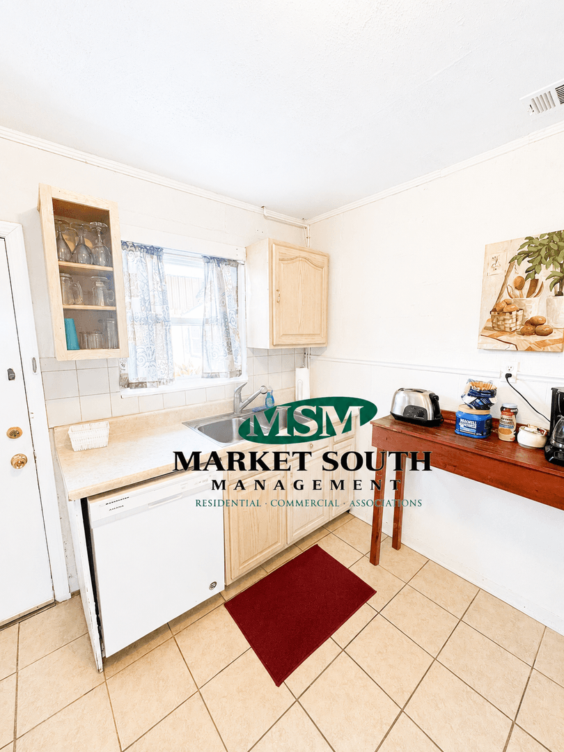 Savannah House: 317 W. Huntingdon Street
