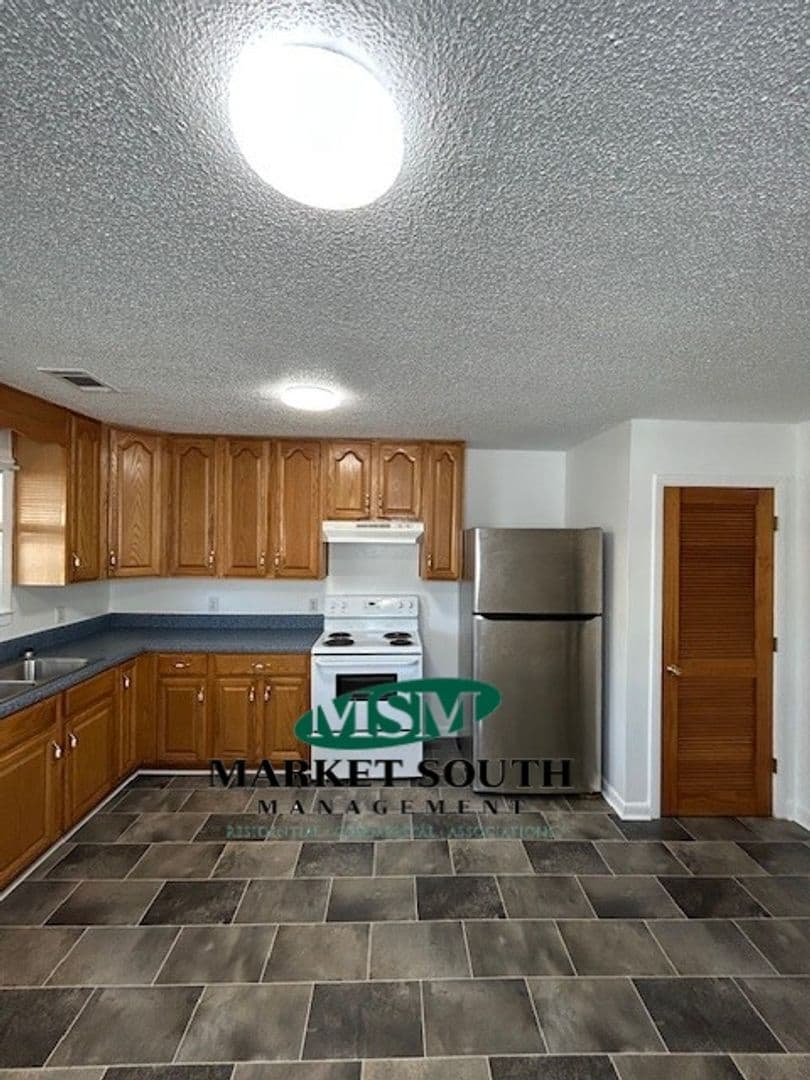 Savannah House: 3508 Haslam Avenue