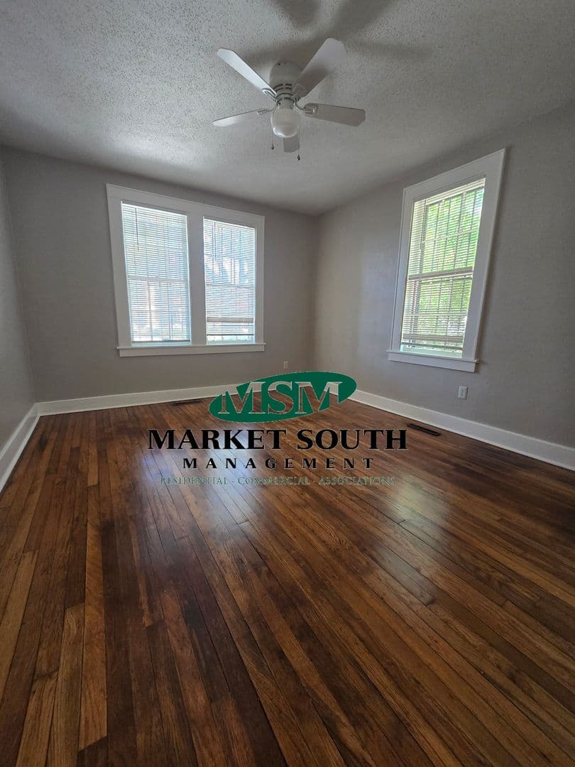 Savannah House: 7 E. Victory Drive