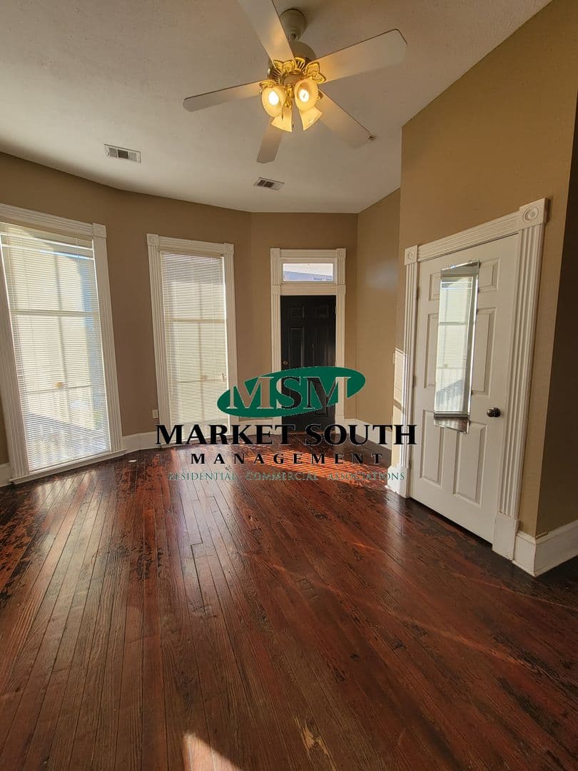 Savannah House: 2006 Habersham Street