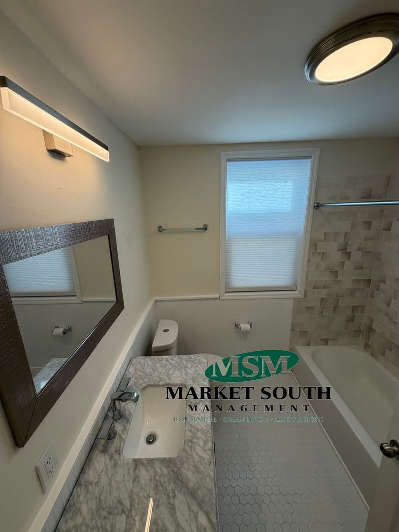 Savannah Apartment: 1016 E. Bolton Street