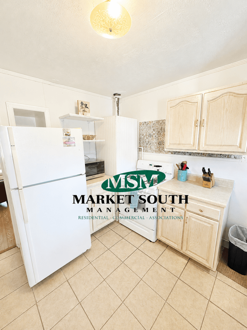 Savannah House: 317 W. Huntingdon Street