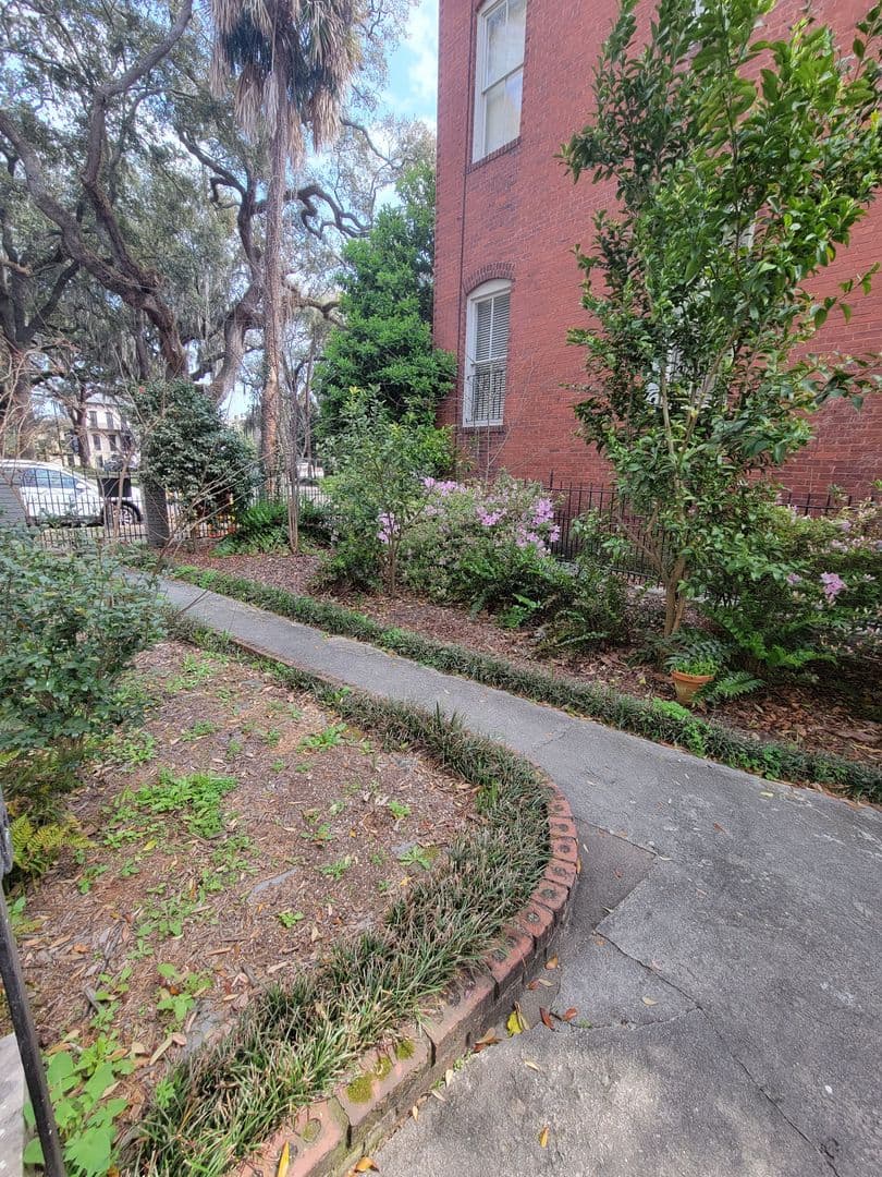 Savannah House: 123 W. Charlton Street #1
