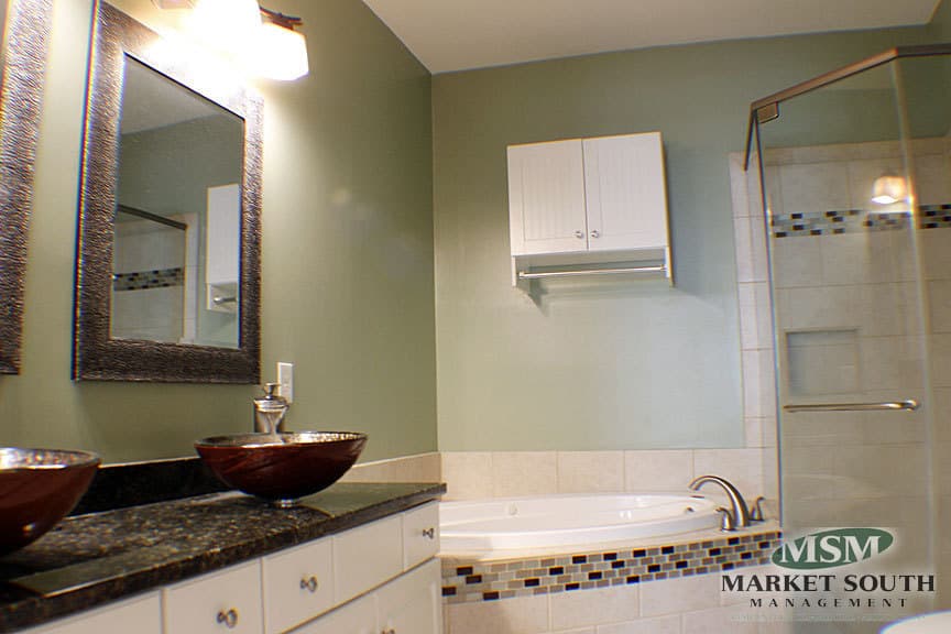 Savannah House: 335 W. Charlton Street
