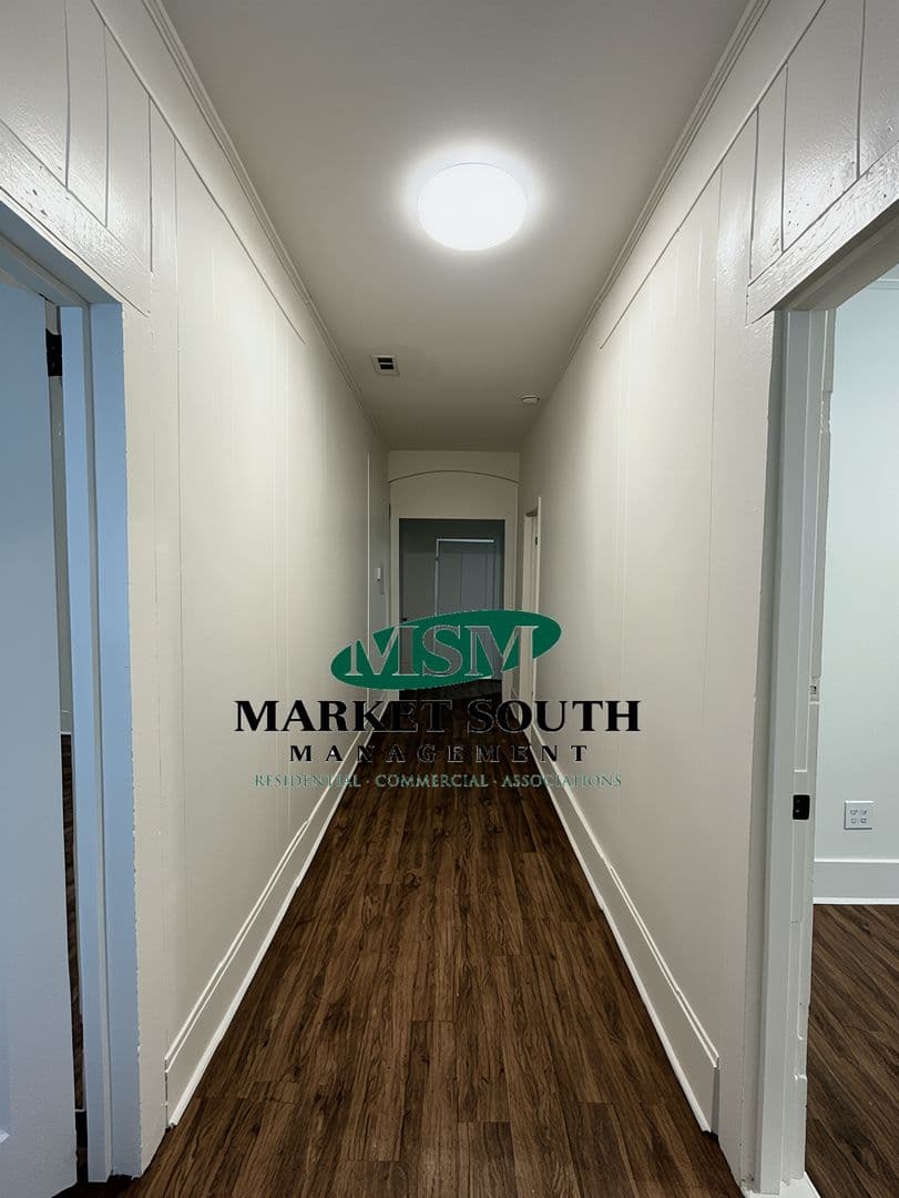 Savannah Apartment: 404 E. 31st Street