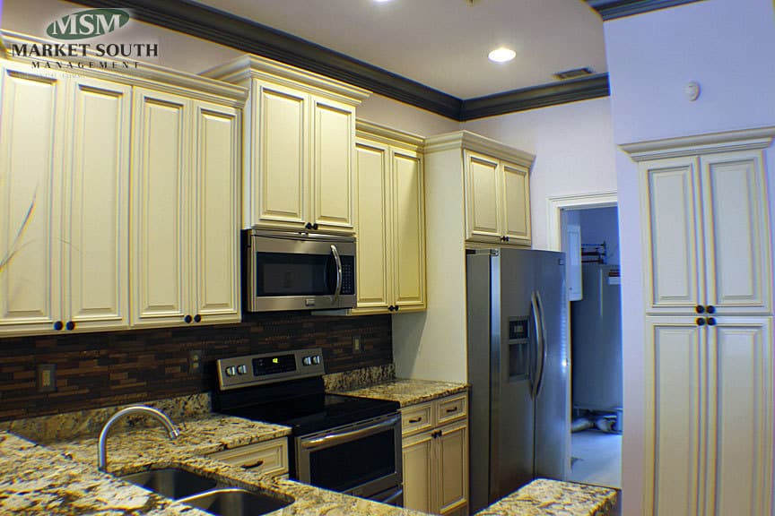 Savannah House: 335 W. Charlton Street
