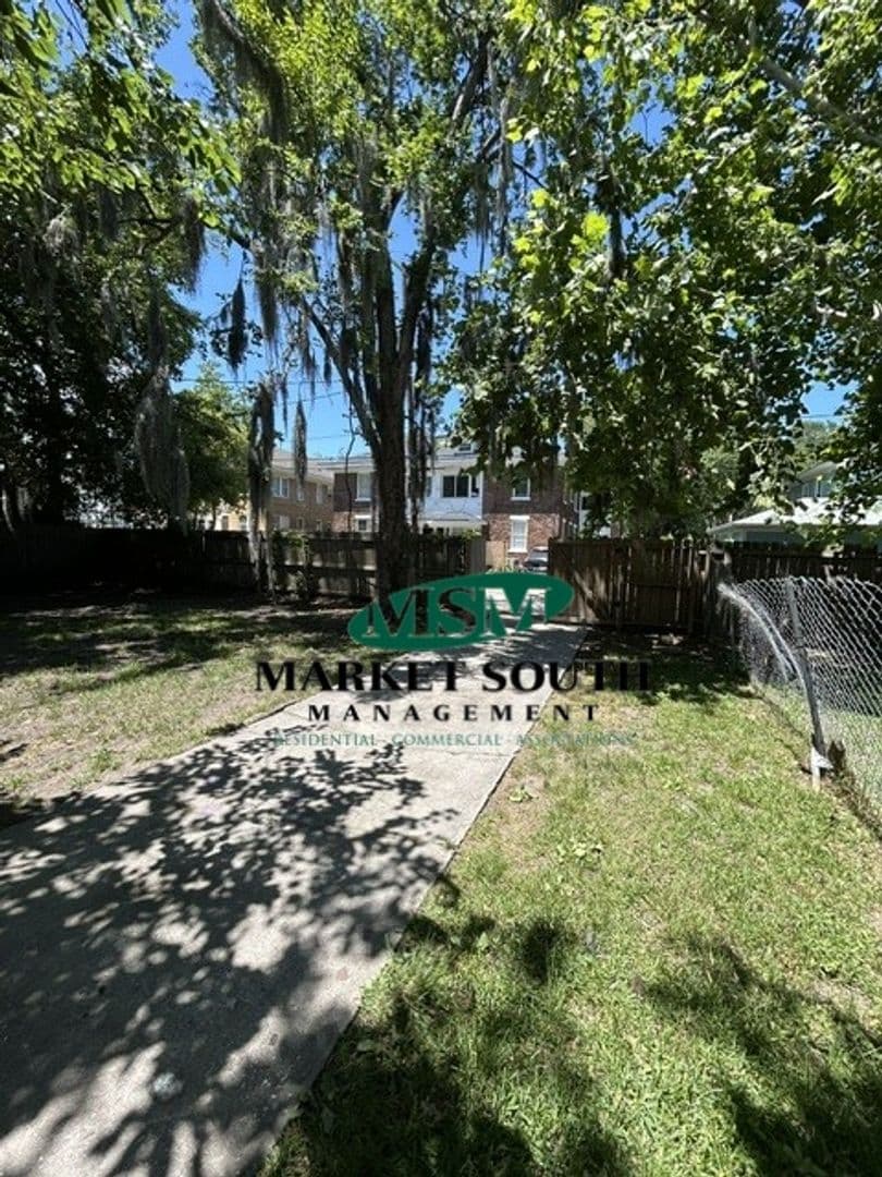 Savannah House: 738 E. Anderson Street