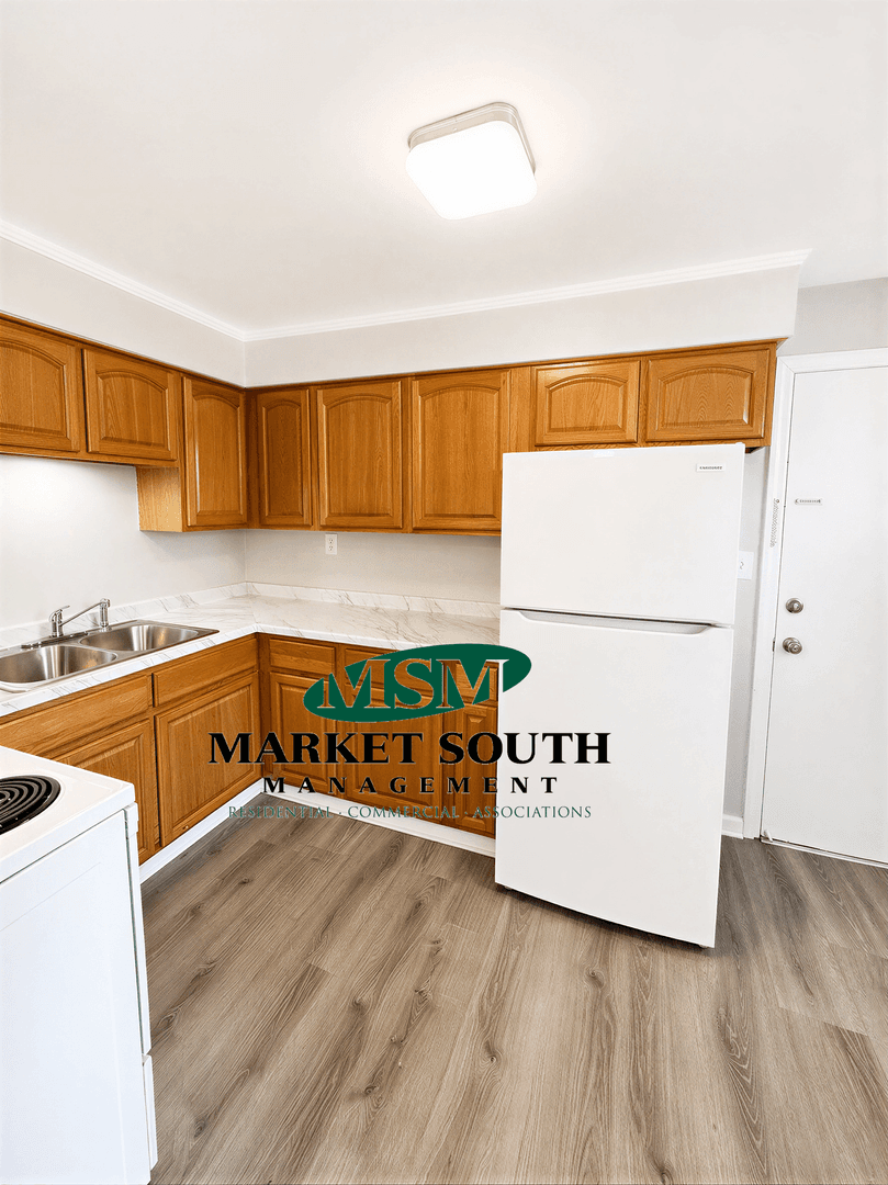 Savannah Apartment: 4 W. 53rd Street #1