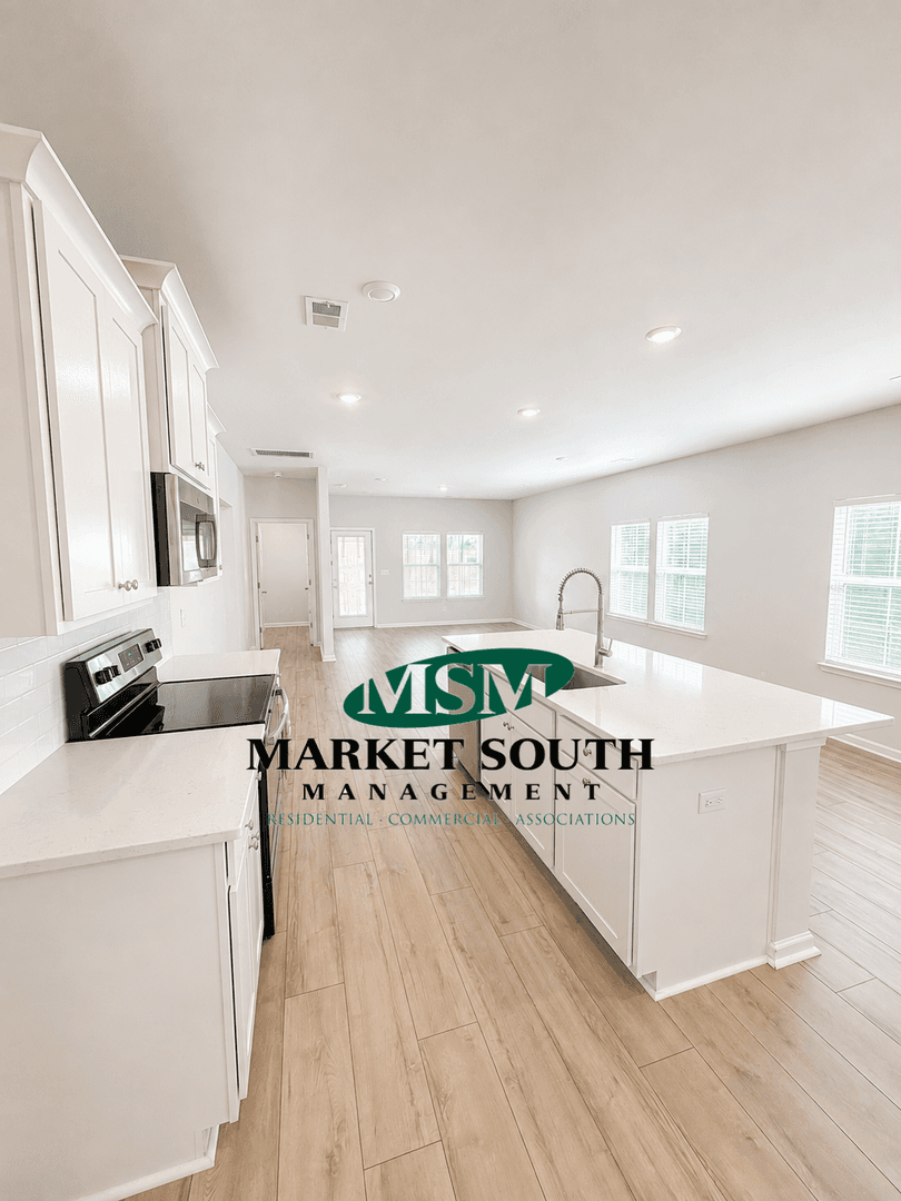 Pooler House: 108 Holloway Hill