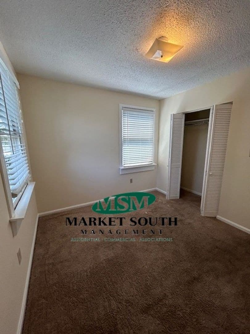 Savannah Apartment: 212 E Anderson Street