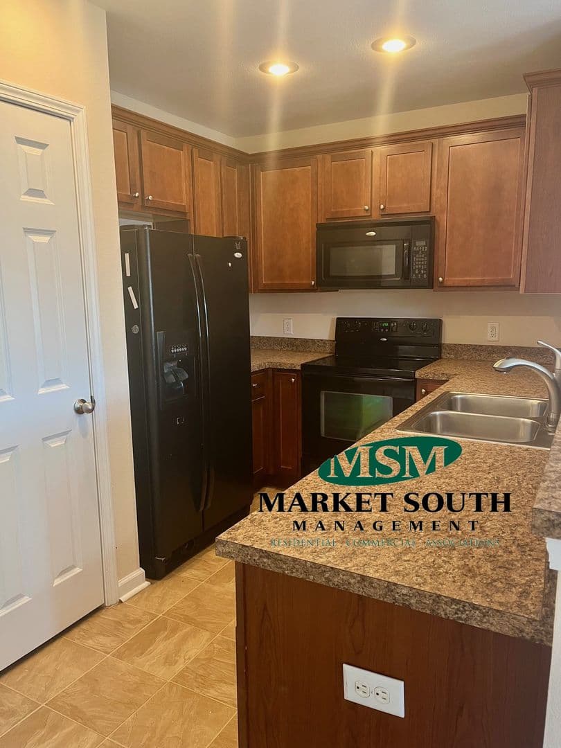 Savannah House: 48 Twin Oaks Place